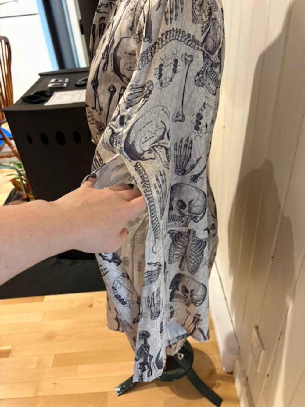 Satin Dressing Gown Bath Robe Skeleton Pattern - Picture 5 of 5